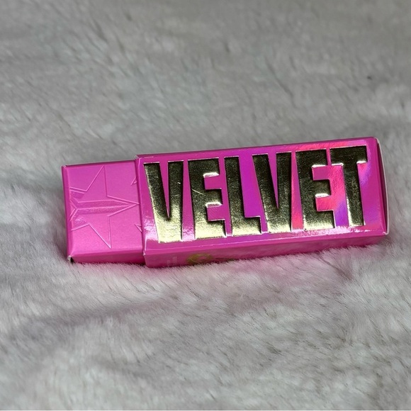 GOD’S GIFT Jeffree Star Velvet Trap Lipstick - Picture 2 of 3